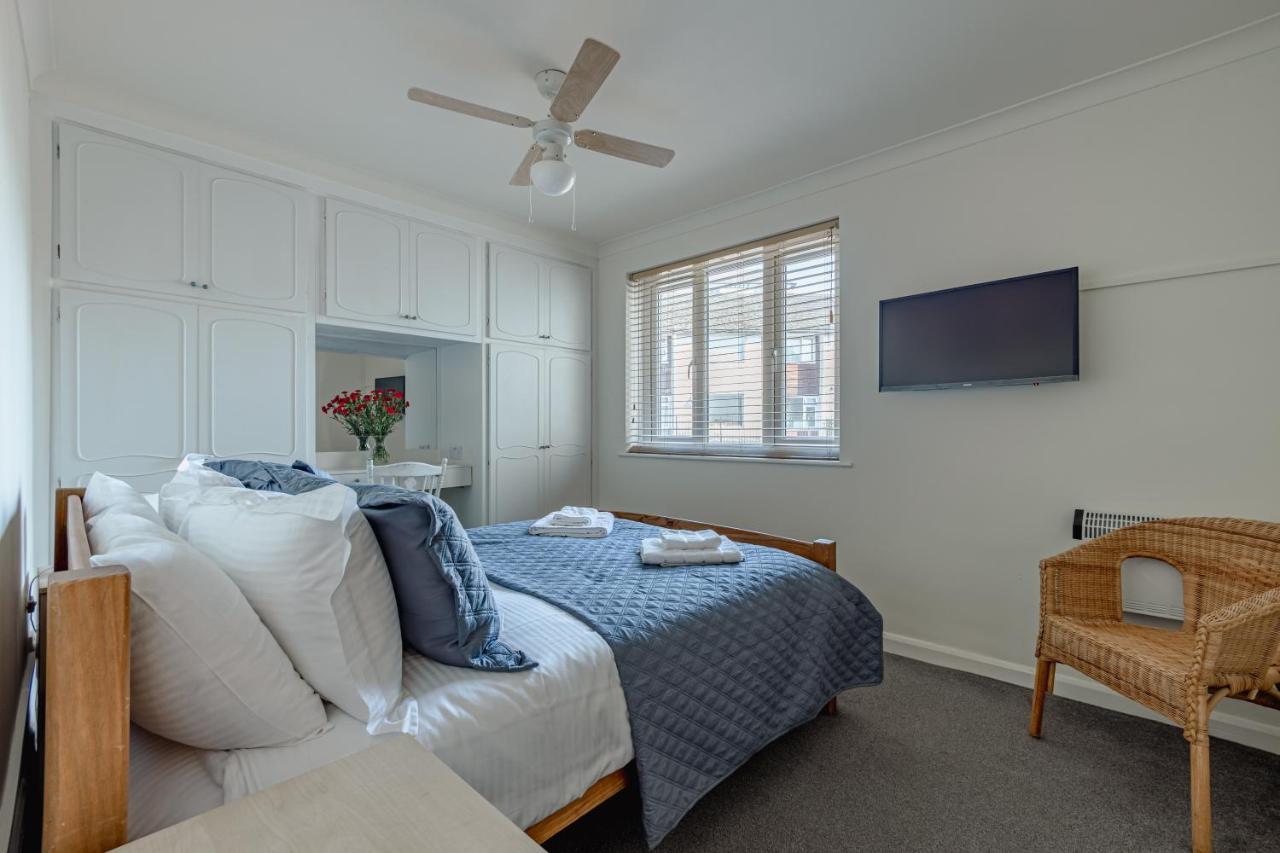 Luxury 2 Bed Room Lake View Apt Bowness Parking Exteriör bild