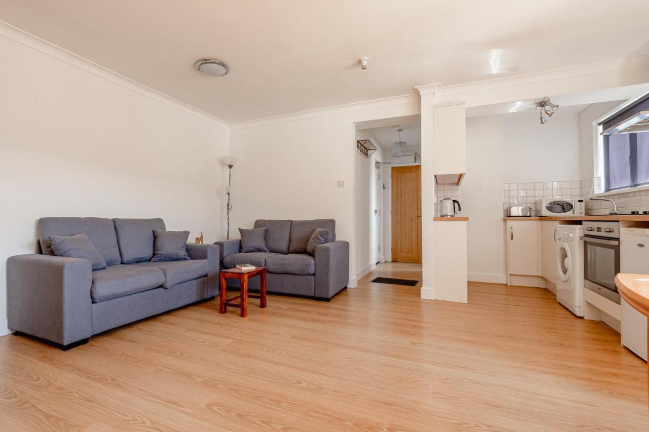 Luxury 2 Bed Room Lake View Apt Bowness Parking Exteriör bild